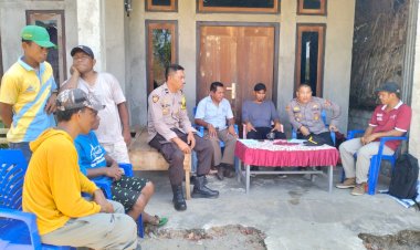 Kapolsek-Reo-Pimpin-Jumat-Curhat-Bersama-Warga-Desa-Salama