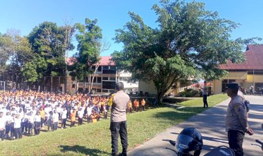 Kasat-Binmas-Polres-Manggarai-Pimpin-Pelatihan-PBB-untuk-Mahasiswa-UNIKA-Santu-Paulus-Ruteng