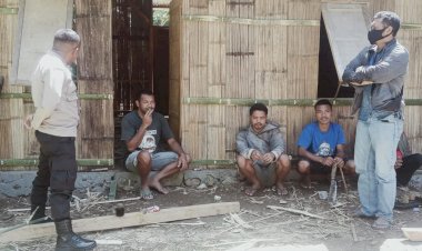 Bhabinkamtibmas-melaksanakan-kegiatan-patroli-dan-menyambangi-beberapa-warga-di-Dusun-Dalo,-Desa-Compang-Dalo.