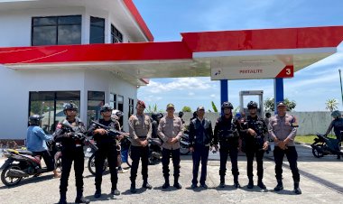 Patroli-Gabungan-Polres-Manggarai-dan-Kompi-2-Yon-B-Pelopor-di-Kota-Ruteng,-Kabupaten-Manggarai