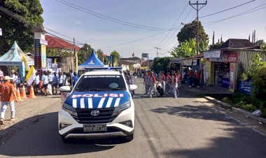Sat-Lantas-Polres-Manggarai-Kawal-Jalan-Sehat-dalam-Rangka-Festival-GOLO-CURU-2024