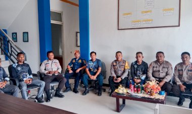 Kapolsek-Reo-Pimpin-Giat-Jumat-Curhat-di-Kantor-UPP-Kelas-II-Reo