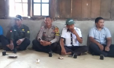 Personil-Bhabinkamtibmas-Polres-Manggarai-Sambangi-Desa-Meler,-Ruteng,-Berikan-Himbauan-Penting-kepada-Warga