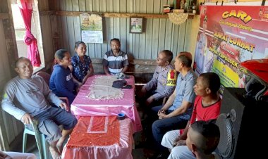 Kapolsek-Cibal-Pimpin-Giat-Jumat-Curhat-Bersama-Warga-Kampung-Wae-Pau