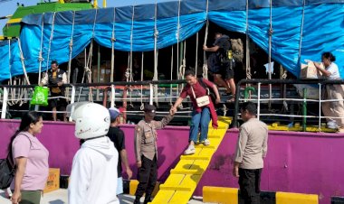 KP3-Laut-Pelabuhan-Reo-Laksanakan-Pengamanan-Kedatangan-Kapal-Penumpang-KM-Nadellyn-K