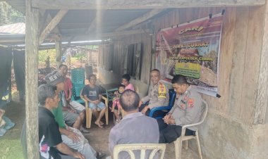 Polsek-Cibal,-Kab.-Manggarai:-Melaksanakan-Giat-Jumat-Curhat-di-Kampung-Ratung,-Kelurahan-Pagal,-Kecamatan-Cibal