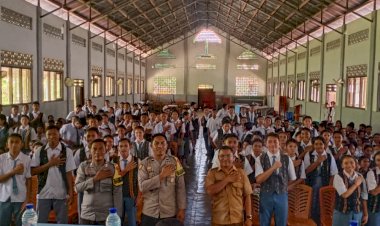 Bhabinkamtibmas-Kelurahan-Reo-dan-Kelurahan-Baru-Gelar-Sosialisasi-Rekrutmen-Anggota-Polri-Tahun-2025-di-SMAK-St.-Gregorius-Reo