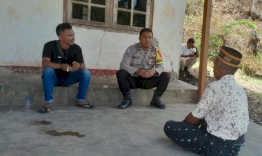 Bhabinkamtibmas-Aipda-Kornelius-Jemarus-Patroli-dan-Sambang-di-Kampung-Muwur,-Desa-Wae-Mantang,-Sosialisasi-Pencegahan-TPPO,-HPR,-dan-Himbauan-Pilkada-Damai-2024
