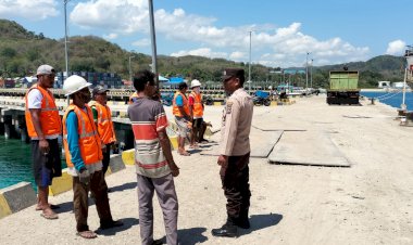 KP3-Laut-Pelabuhan-Reo-Gelar-Pengamanan-Aktifitas-Bongkar-Muat-di-Pelabuhan-Laut-Kelas-II-Reo