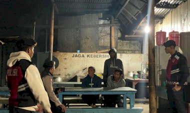 Anggota-Samapta-Polres-Manggarai-Laksanakan-Patroli-Perintis-Presisi-dan-Himbauan-Kamtibmas-di-Kota-Ruteng