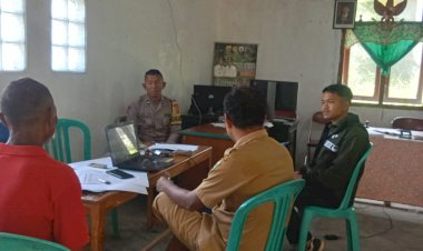 Bhabinkamtibmas-Melaksanakan-Patroli-Dialogis-di-Wilayah-Kecamatan-Ruteng