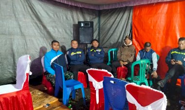 Pengamanan-Pesta-Pernikahan-oleh-Bhabinkamtibmas-di-Desa-Pong-Murung-Kecamatan-Ruteng