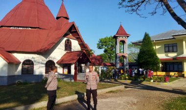 Polsek-Cibal-Amankan-Perayaan-Misa-di-Gereja-Paroki-Kristus-Raja-Pagal