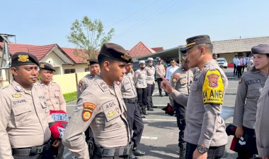 Pengecekan-Seragam-Anggota-Polres-Manggarai-yang-Menggunakan-Brevet-Tanpa-Hak-atau-Sertifikat