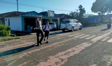 Sat.-Lantas-Polres-Manggarai-Laksanakan-Pengamanan-dan-Pengaturan-Lalu-Lintas-Rutin-di-Ruteng