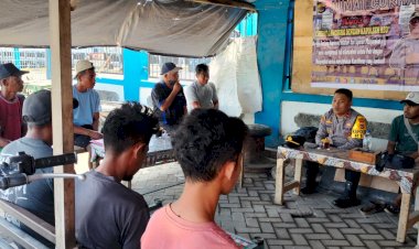 Kapolsek-Reo-Gelar-Jumat-Curhat-Bersama-Warga-di-Pelabuhan-Kedindi,-Bahas-Situasi-Keamanan-dan-Tata-Kelola-Pelabuhan