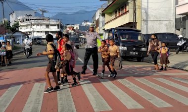 Satlantas-Polres-Manggarai-Gelar-Pengamanan-dan-Pengaturan-Lalu-Lintas-Rutin-di-Ruteng