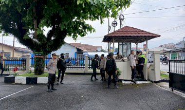 Patroli-Gabungan-Polres-Manggarai-dan-Kompi-2-Yon-B-Pelopor-Amankan-Situasi-Kamtibmas-Selama-Operasi-Mantap-Praja-2024