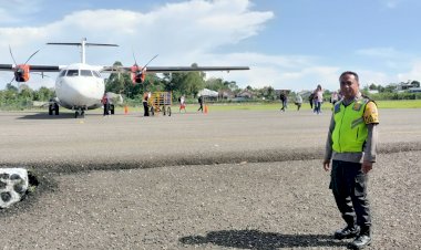 KP3-Udara-Frans-Sales-Lega-Ruteng-Lakukan-Pengamanan-Pesawat-Penumpang-dengan-Lancar