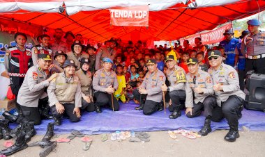 Tinjau-Posko-Pengungsian-Erupsi-Lewotobi,-Kapolri-Pastikan-Pelayanan-dan-Kebutuhan-Warga