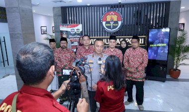 Hari-Jadi-Humas-Polri-Ke-73,-Kadiv-Humas-Beri-Apresiasi-Berangkatkan-Personel-dan-Media-Ibadah-Umroh