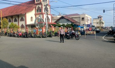 Polres-Manggarai-Kerahkan-Personel-untuk-Pengamanan-Ibadah-Minggu-di-Kota-Ruteng