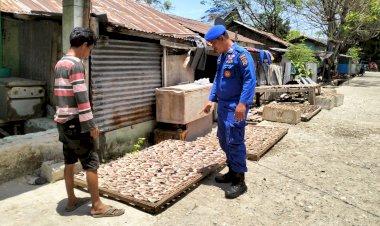 Polairud-Polres-Manggarai-Laksanakan-Giat-Sambang-Tingkatkan-Kesadaran-Masyarakat-Pesisir-Sungai-Wae-Pesi,Kec.Reok