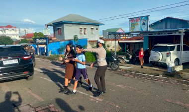 Sat-Lantas-Polres-Manggarai-Laksanakan-Giat-Rutin,-Pastikan-Kamseltibcarlantas-di-Kota-Ruteng