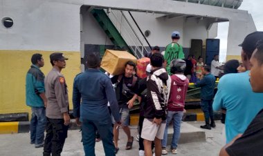 KP3-Laut-Reo-Amankan-Kedatangan-dan-Keberangkatan-KM-Maloli-di-Pelabuhan-Laut-Reo