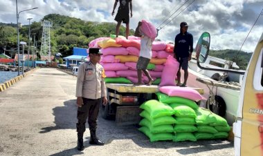 KP3-Laut-Pelabuhan-Reo-Lakukan-Pengamanan-Aktivitas-Bongkar-Muat-di-Pelabuhan-Laut-Kelas-II-Reo