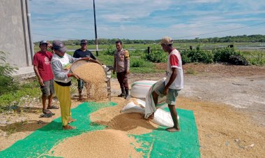 Bhabinkamtibmas-Kecamatan-Reok-Patroli-dan-Sosialisasi-Program-Ketahanan-Pangan-Bidang-Pertanian
