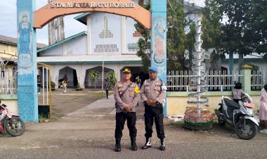 Kapolsek-Reo-Pimpin-Pengamanan-Misa-Minggu-Pagi-di-Gereja-Sta.-Maria-Ratu-Rosari-Reo