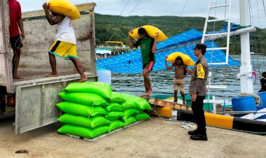 KP3-Laut-Reo-Laksanakan-Pengamanan-Aktivitas-Bongkar-Muat-di-Pelabuhan-Laut-Kelas-II-Reo
