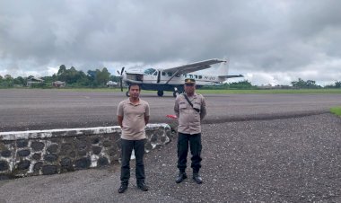 Pengamanan-di-Pos-Terpadu-Bandara-Frans-Sales-Lega-Ruteng-dalam-Rangka-Ops-Lilin-Turangga-2024