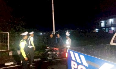 Sat-Lantas-Polres-Manggarai-Gencar-Lakukan-Patroli-Malam-untuk-Antisipasi-Balap-Liar-dan-Laka-Lantas
