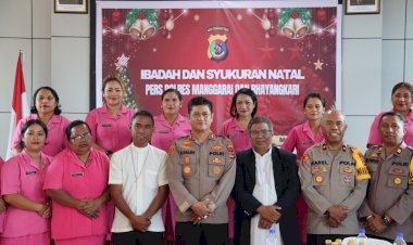 Polres-Manggarai-Gelar-Ibadah-dan-Syukuran-Natal-Bersama-Personil-dan-Bhayangkari