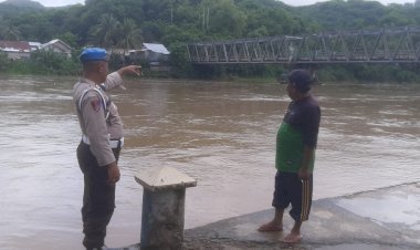 Polsek-Reo-Pantau-Daerah-Rawan-Banjir-di-Kecamatan-Reok-Akibat-Curah-Hujan-Tinggi