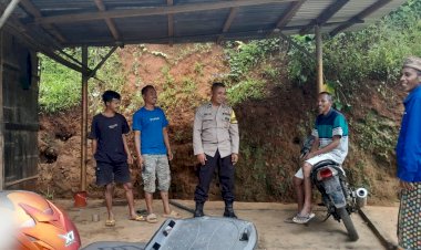 Bhabinkamtibmas-Aipda-Kornelius-Jemarus-Himbau-Warga-Jaga-Kamtibmas-di-Rahong-Utara