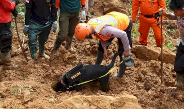 Tim-K-9-Polda-Jateng-Berhasil-Temukan-Jenazah-Bayi-5-Bulan-yang-Tertimbun-Tanah-Longsor