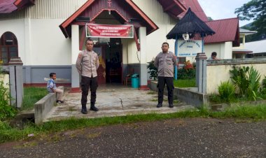 Polsek-Cibal-Laksanakan-Pengamanan-Perayaan-Misa-di-Gereja-Paroki-Kristus-Raja-Pagal