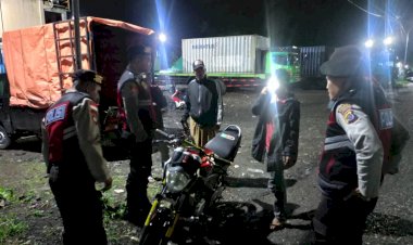 Anggota-Samapta-Polres-Manggarai-Laksanakan-Patroli-Perintis-Presisi-Pada-Malam-Hari-untuk-Menjaga-Kamtibmas-di-Kota-Ruteng