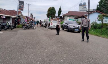 Personel-Sat-Lantas-Polres-Manggarai-Laksanakan-Pamturlalin,-Pastikan--Sholat-Jumat-di-Masjid-Baiturahman-Berjalan-Aman-dan-Nyaman
