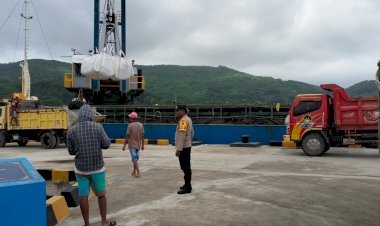 KP3-Laut-Pelabuhan-Reo-Laksanakan-Pengamanan-Aktivitas-Bongkar-Muat-di-Pelabuhan-Laut-Kelas-II-Reo
