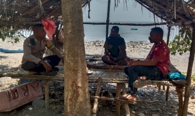 Bhabinkamtibmas-Bripka-Arsel-Liunima-Laksanakan-Sambang-dan-DDS-di-Pesisir-Pantai-Waemaras