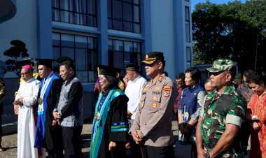 Kapolres-Manggarai-Hadiri-Pengukuhan-Guru-Besar-Prof.-Dr.-Hieronimus-Canggung-Darong