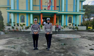 Polres-Manggarai-Gelar-Pengamanan-Ibadah-Minggu-di-Gereja-Gereja-di-Ruteng