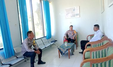 Kapolsek-Reo-dan-Babinkamtibmas-Kecamatan-Reok-Laksanakan-Patroli-serta-Koordinasi-Kamtibmas