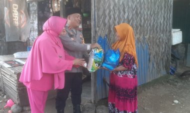Berbagi-Kasih-di-Bulan-Suci-Ramadhan,-Kapolsek-Reo-Pimpin-Penyerahan-Bansos