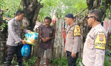 Berbagi-Itu-Indah,-Kapolsek-Reo-Bagikan-Bansos-di-Bulan-Suci-Ramadhan
