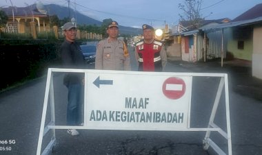 Polres-Manggarai-Gelar-Pengamanan-Sholat-Idul-Fitri-1446-H-di-Masjid-Agung-Baiturrahman-Ruteng